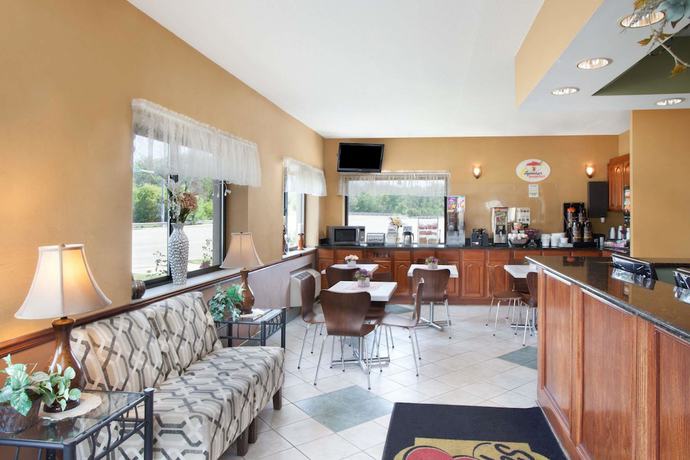 Imagen de los interiores del Hotel Super 8 By Wyndham Chicago/rosemont/o'hare/se. Foto 13