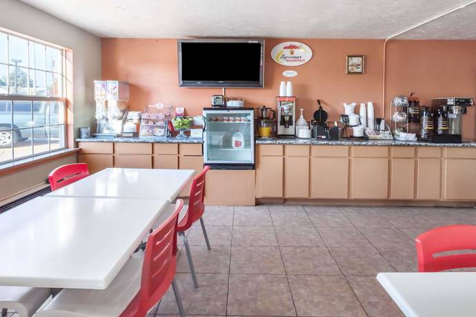 Imagen de los interiores del Hotel Super 8 By Wyndham Chickasha. Foto 11