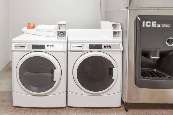 Imagen de los interiores del Hotel Super 8 By Wyndham Chickasha. Foto 13