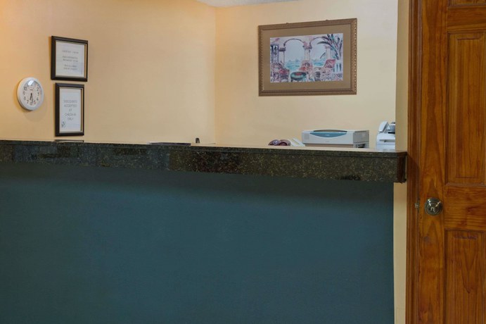 Imagen de los interiores del Hotel Super 8 By Wyndham Chipley. Foto 11