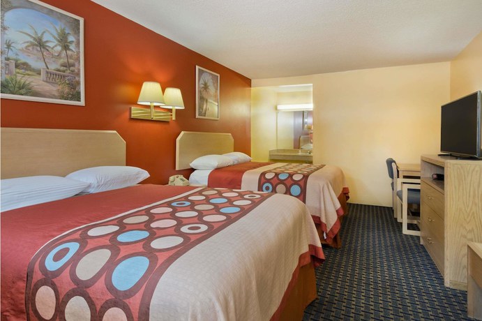 Imagen de la habitación del Hotel Super 8 By Wyndham Chipley. Foto 4