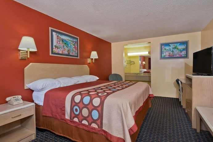 Imagen de la habitación del Hotel Super 8 By Wyndham Chipley. Foto 6