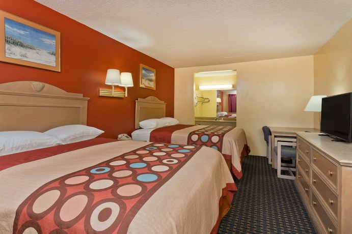 Imagen de la habitación del Hotel Super 8 By Wyndham Chipley. Foto 7