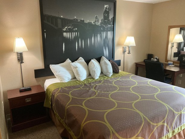 Imagen de la habitación del Hotel Super 8 By Wyndham Chisago City. Foto 11