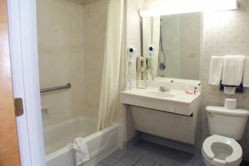 Imagen de la habitación del Hotel Super 8 By Wyndham Christiansburg. Foto 7