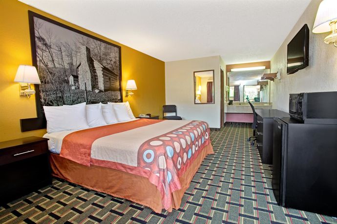 Imagen de los interiores del Hotel Super 8 By Wyndham Cincinnati/springdale Oh. Foto 13