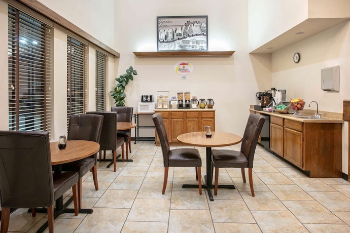 Imagen del bar/restaurante del Hotel Super 8 By Wyndham City Of Moore. Foto 4