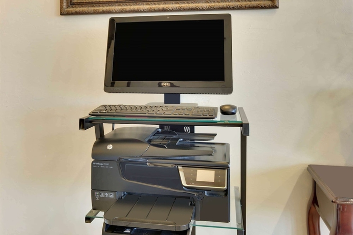 Imagen de los interiores del Hotel Super 8 By Wyndham City Of Moore. Foto 15