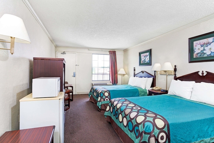 Imagen de la habitación del Hotel Super 8 By Wyndham Clarksville East. Foto 5