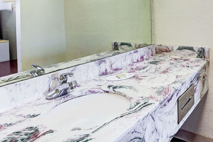 Imagen de la habitación del Hotel Super 8 By Wyndham Clarksville East. Foto 9