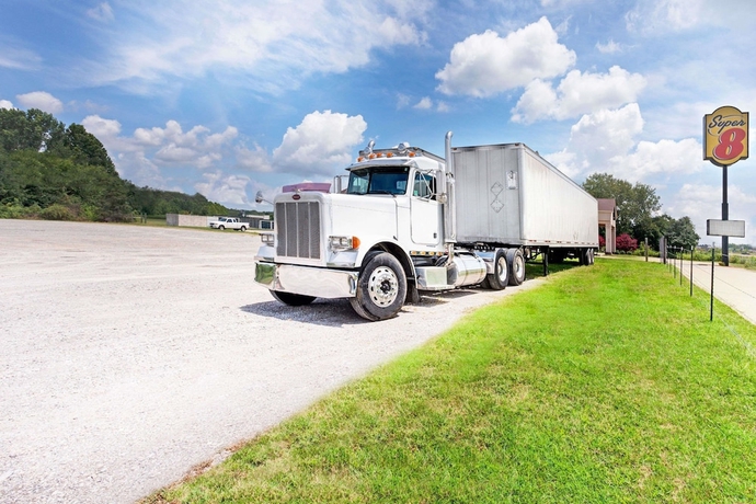 Imagen de los exteriores del Hotel Super 8 By Wyndham Clarksville East. Foto 14