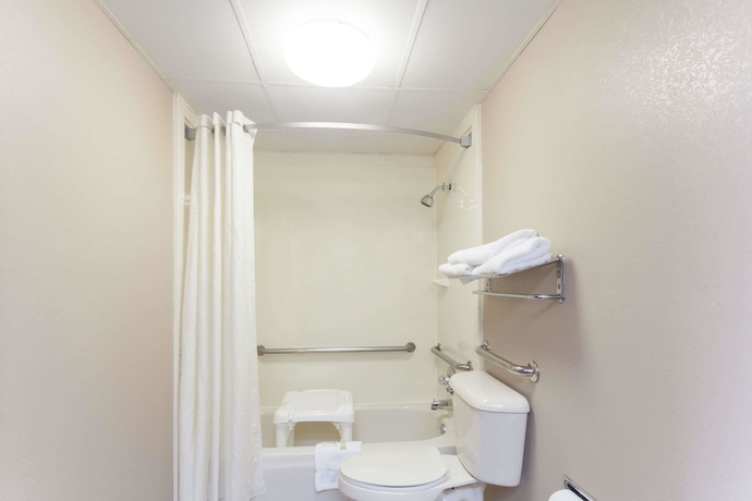 Imagen de la habitación del Hotel Super 8 By Wyndham Clarksville Northeast. Foto 8