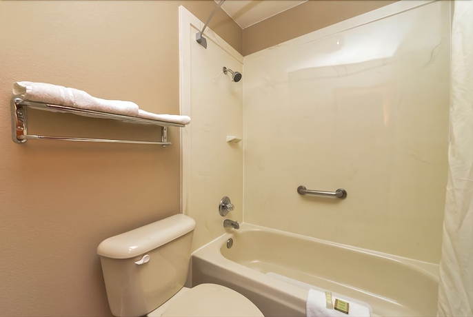 Imagen de la habitación del Hotel Super 8 By Wyndham Clarksville Northeast. Foto 11