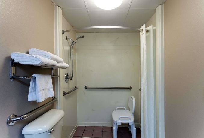 Imagen de la habitación del Hotel Super 8 By Wyndham Clarksville Northeast. Foto 16