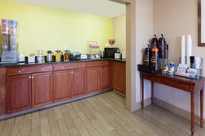 Imagen del bar/restaurante del Hotel Super 8 By Wyndham Clarksville Northeast. Foto 3