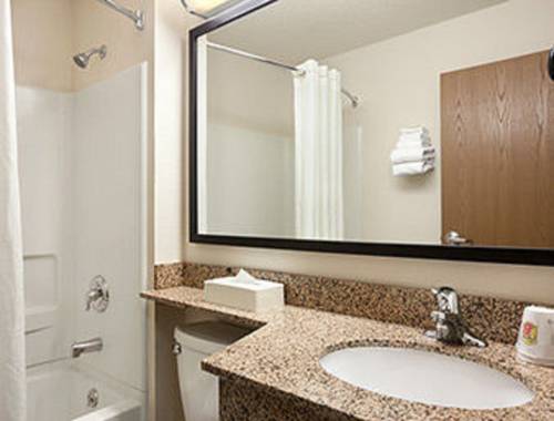 Imagen de la habitación del Hotel Super 8 By Wyndham Clearfield. Foto 5