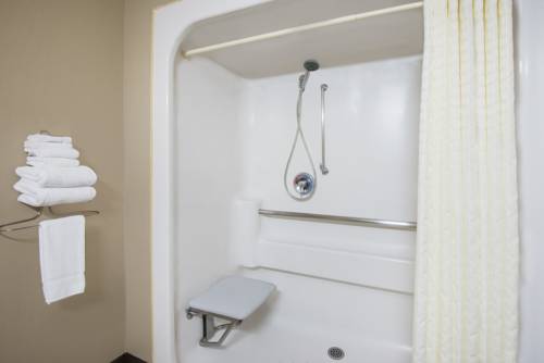 Imagen de la habitación del Hotel Super 8 By Wyndham Clearfield. Foto 7