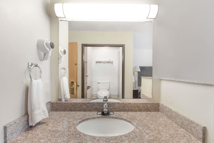 Imagen de la habitación del Hotel Super 8 By Wyndham Cleveland Tx. Foto 5