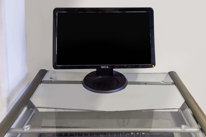 Imagen de los interiores del Hotel Super 8 By Wyndham Cleveland Tx. Foto 14