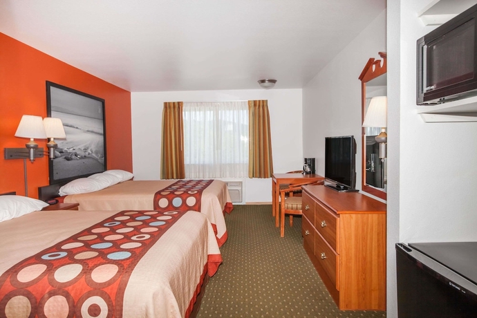 Imagen de la habitación del Hotel Super 8 By Wyndham Cloverdale Wine Country. Foto 8