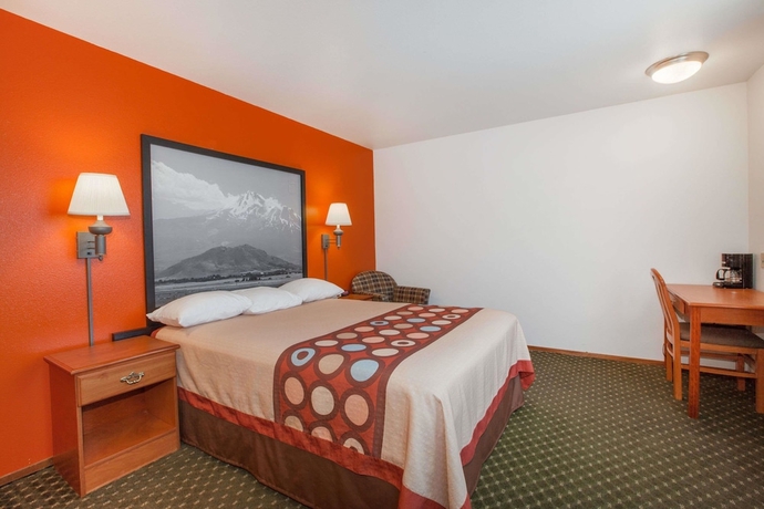 Imagen de la habitación del Hotel Super 8 By Wyndham Cloverdale Wine Country. Foto 11
