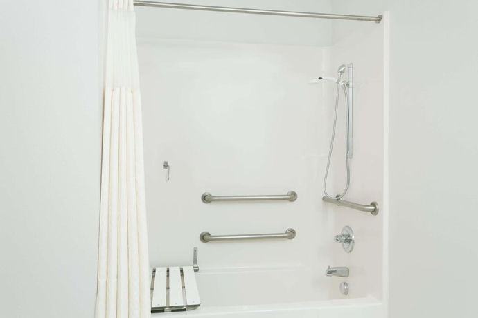 Imagen de la habitación del Hotel Super 8 By Wyndham Cloverdale Wine Country. Foto 12
