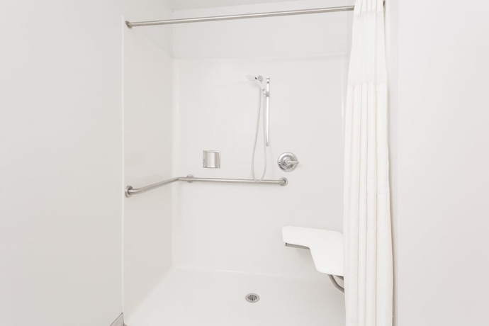 Imagen de la habitación del Hotel Super 8 By Wyndham Cloverdale Wine Country. Foto 13