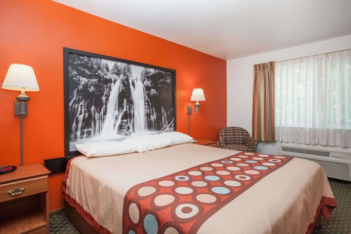 Imagen de la habitación del Hotel Super 8 By Wyndham Cloverdale Wine Country. Foto 14