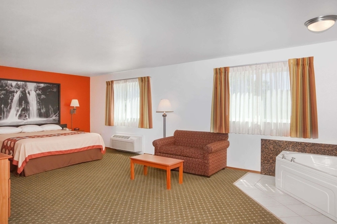 Imagen de la habitación del Hotel Super 8 By Wyndham Cloverdale Wine Country. Foto 15