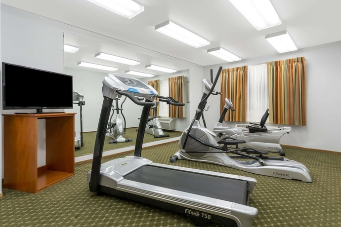 Imagen de los interiores del Hotel Super 8 By Wyndham Cloverdale Wine Country. Foto 16