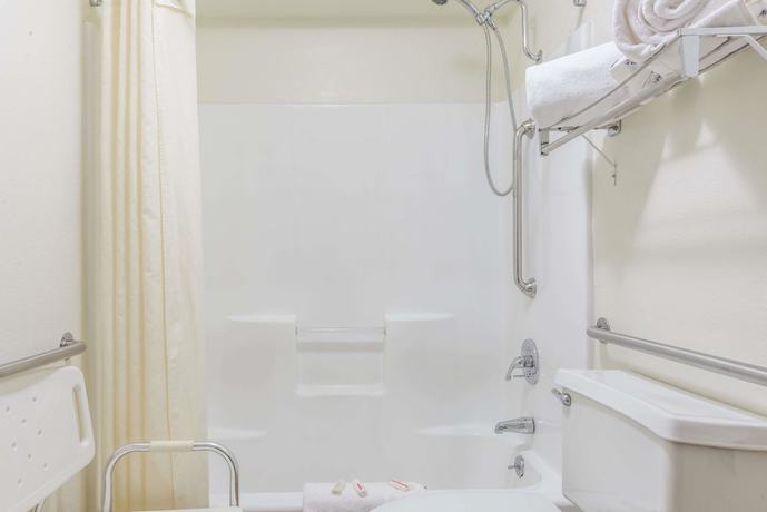 Imagen de la habitación del Hotel Super 8 By Wyndham Clovis. Foto 11