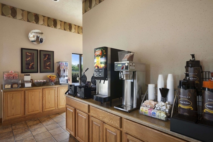 Imagen del bar/restaurante del Hotel Super 8 By Wyndham Collinsville St. Louis. Foto 2