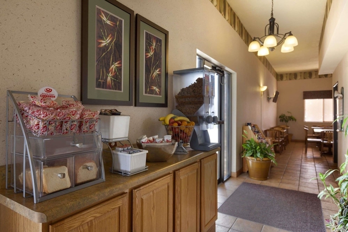 Imagen del bar/restaurante del Hotel Super 8 By Wyndham Collinsville St. Louis. Foto 3