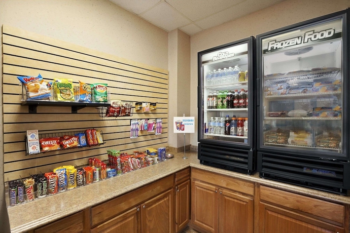 Imagen del bar/restaurante del Hotel Super 8 By Wyndham Collinsville St. Louis. Foto 4