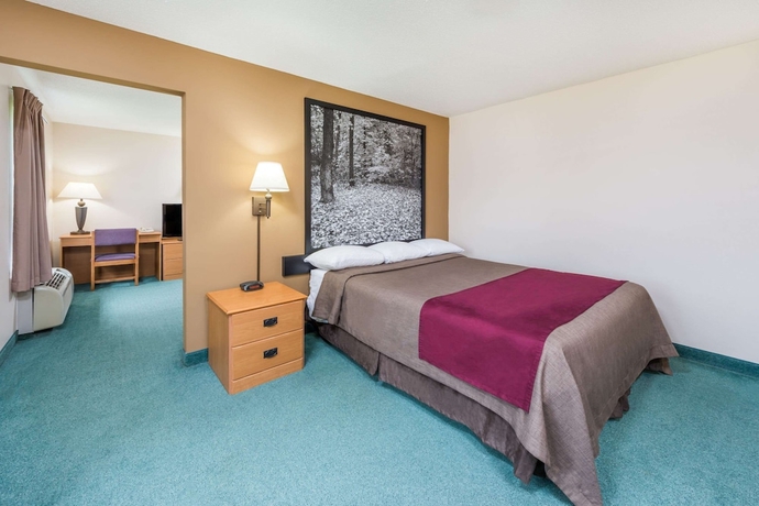 Imagen de la habitación del Hotel Super 8 By Wyndham Columbia Clark Lane. Foto 14