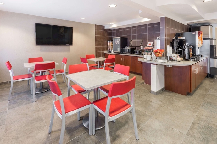 Imagen del bar/restaurante del Hotel Super 8 By Wyndham Columbia Clark Lane. Foto 2