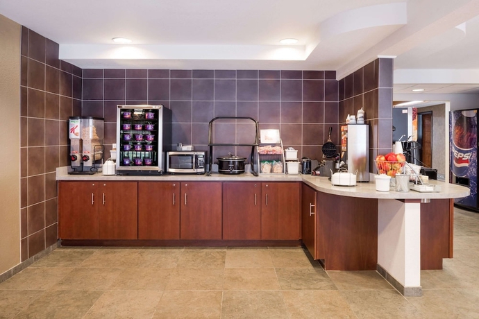 Imagen del bar/restaurante del Hotel Super 8 By Wyndham Columbia Clark Lane. Foto 3