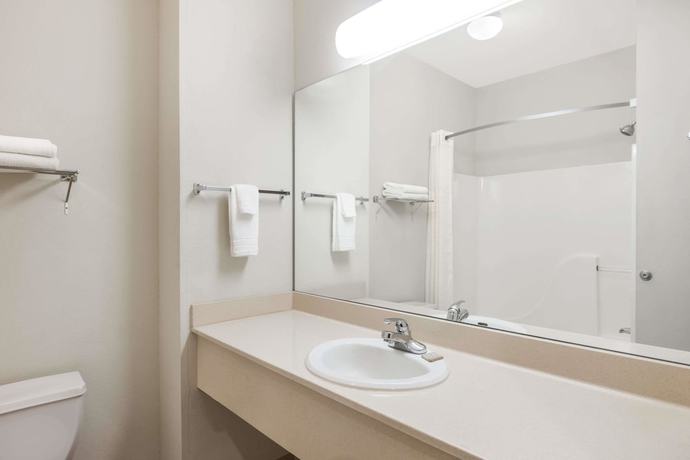 Imagen de la habitación del Hotel Super 8 By Wyndham Columbia East. Foto 5