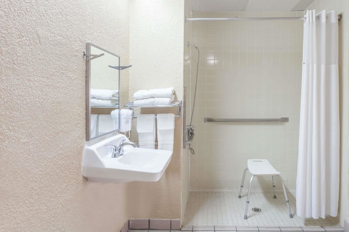 Imagen de la habitación del Hotel Super 8 By Wyndham Columbia. Foto 11