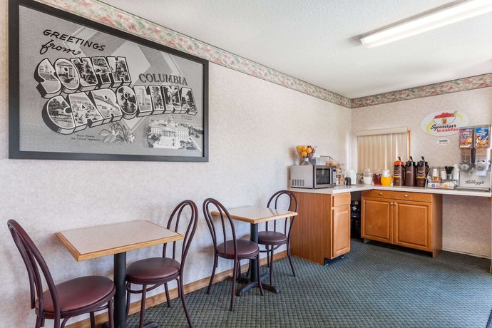 Imagen del bar/restaurante del Hotel Super 8 By Wyndham Columbia Sc / Ft. Jackson. Foto 3