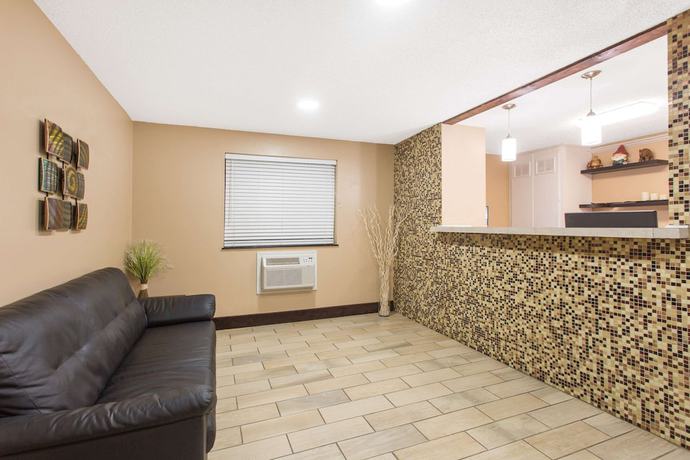 Imagen de los interiores del Hotel Super 8 By Wyndham Columbus Airport. Foto 15