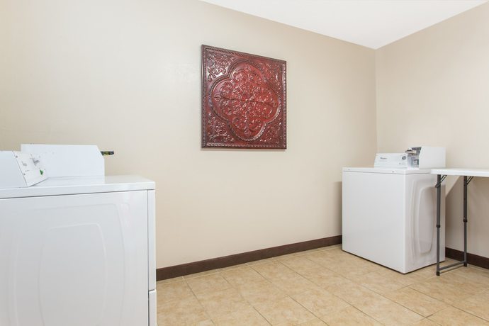 Imagen de los interiores del Hotel Super 8 By Wyndham Columbus Airport. Foto 16