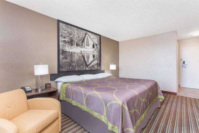 Imagen de la habitación del Hotel Super 8 By Wyndham Columbus Airport. Foto 11