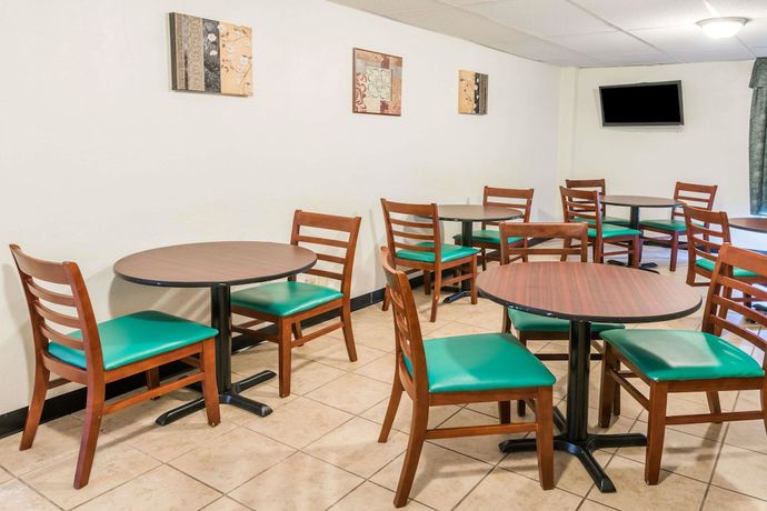 Imagen de los interiores del Hotel Super 8 By Wyndham Columbus OH. Foto 13