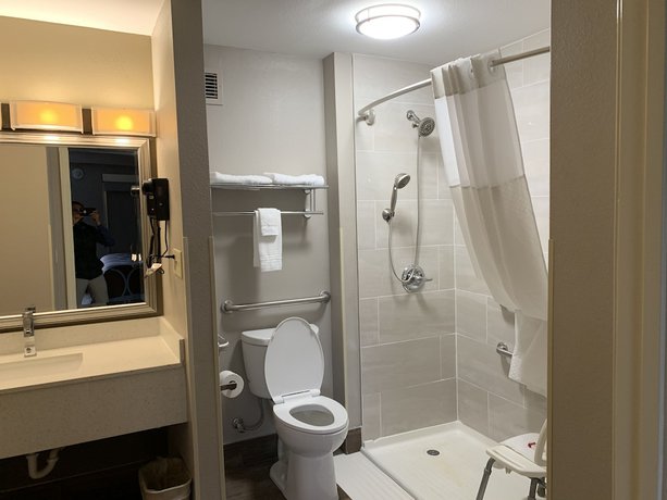 Imagen de la habitación del Hotel Super 8 By Wyndham Cookeville. Foto 9