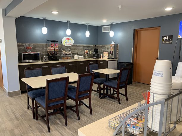 Imagen del bar/restaurante del Hotel Super 8 By Wyndham Cookeville. Foto 5