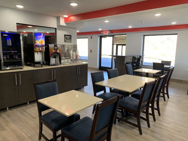 Imagen del bar/restaurante del Hotel Super 8 By Wyndham Cookeville. Foto 6