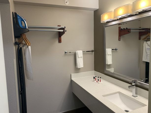 Imagen de la habitación del Hotel Super 8 By Wyndham Cookeville. Foto 12