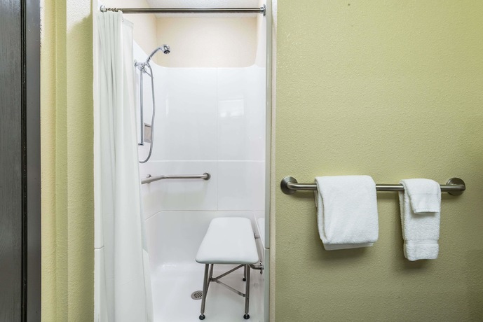 Imagen de la habitación del Hotel Super 8 By Wyndham Copley Akron. Foto 3