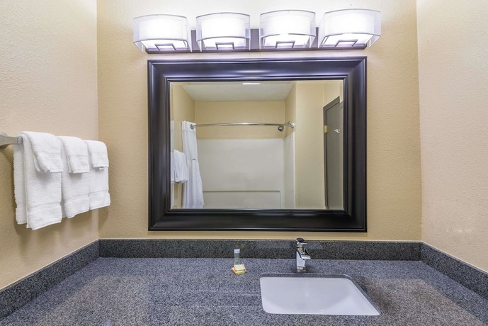 Imagen de la habitación del Hotel Super 8 By Wyndham Copley Akron. Foto 5